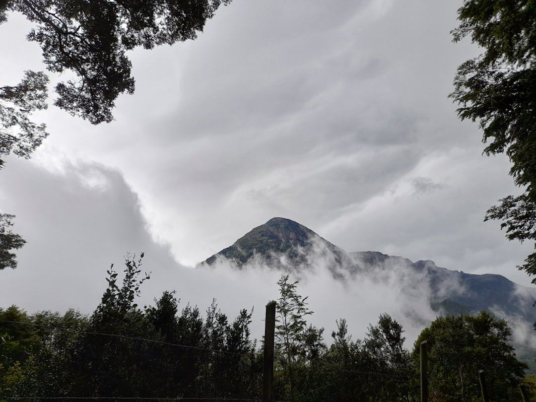 Villarrica: Mendaki ke Kawah Lava yang Berkobar